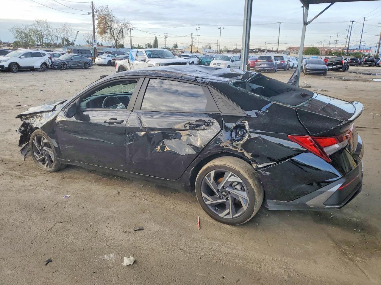 2025 Hyundai Elantra Sel Sport - Image 2