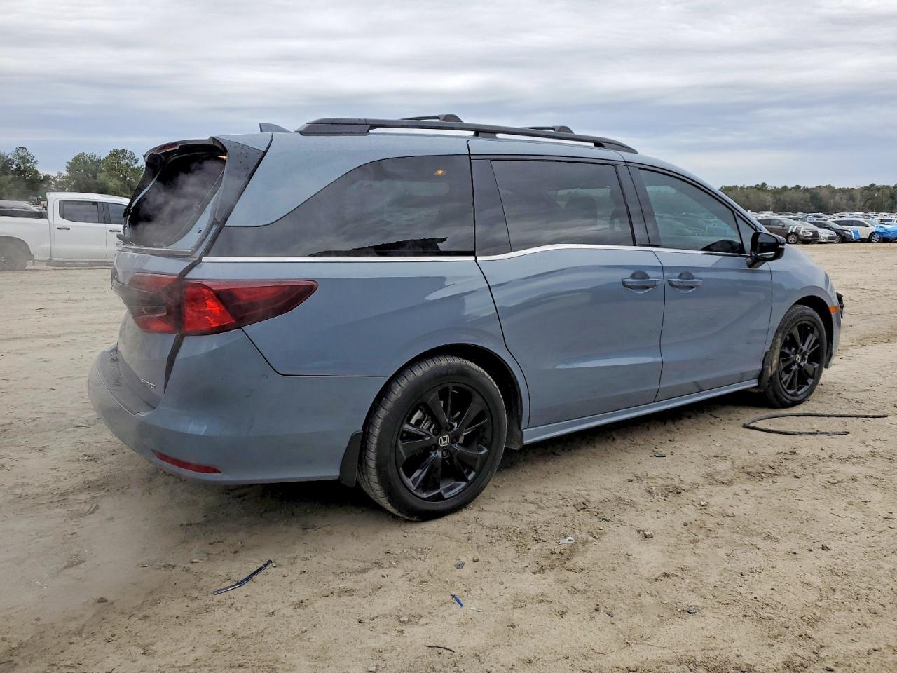 2024 Honda Odyssey Sport - Image 3