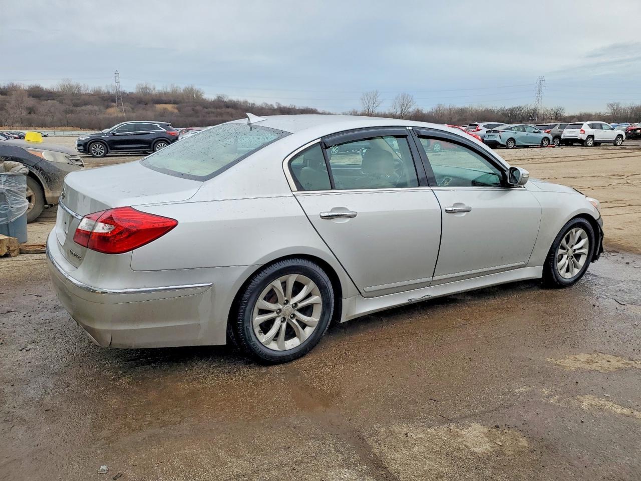 2012 Hyundai Genesis 3.8L - Фото 3