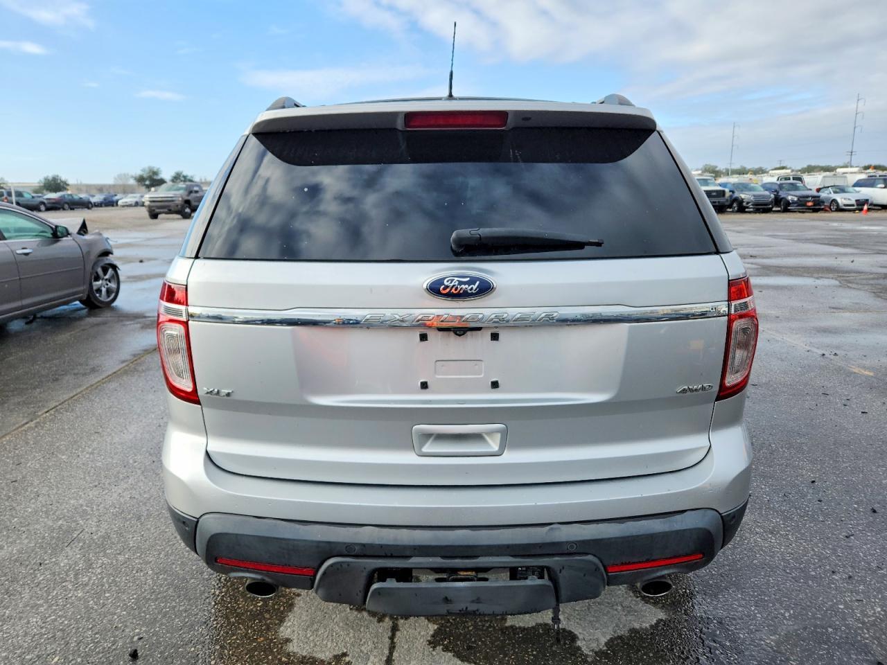 2012 Ford Explorer Xlt - Image 6