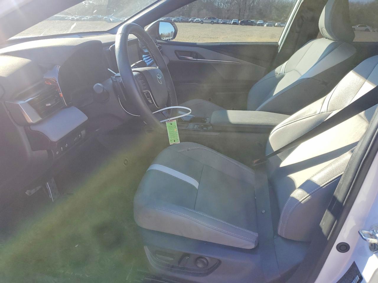 2025 Toyota Camry Se - Image 7