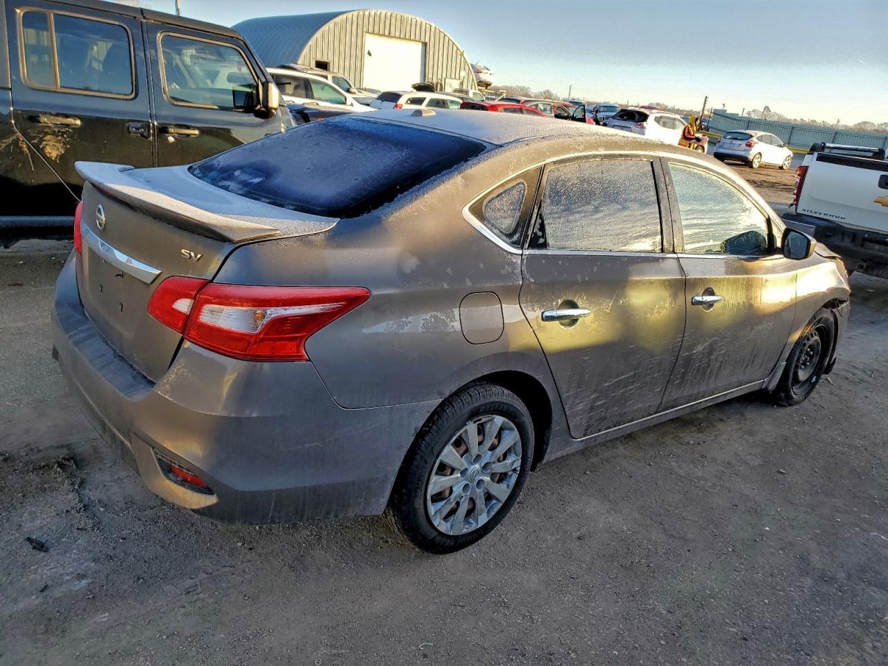 2016 Nissan Sentra S - Фото 3