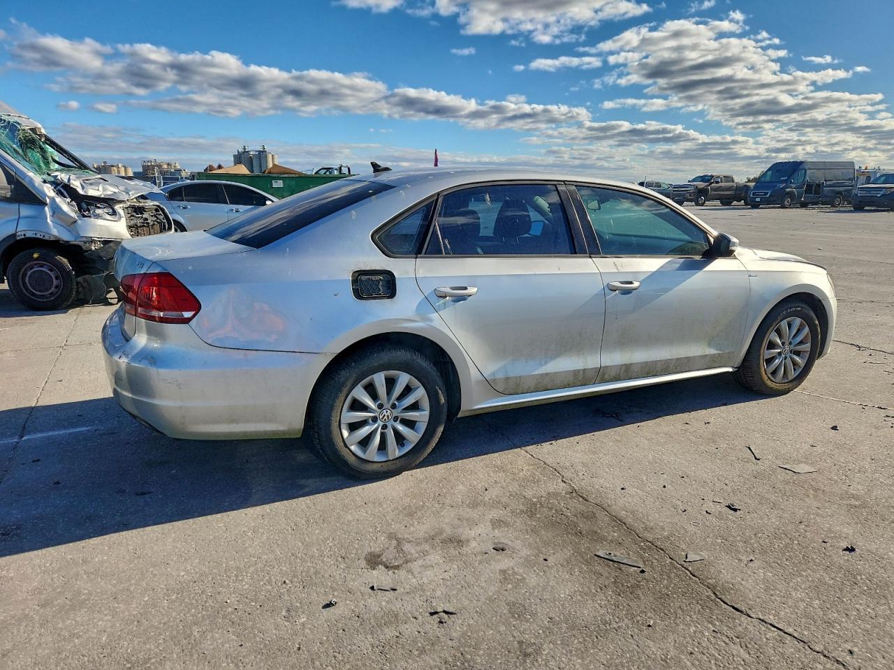 2015 Volkswagen Passat S - Фото 3