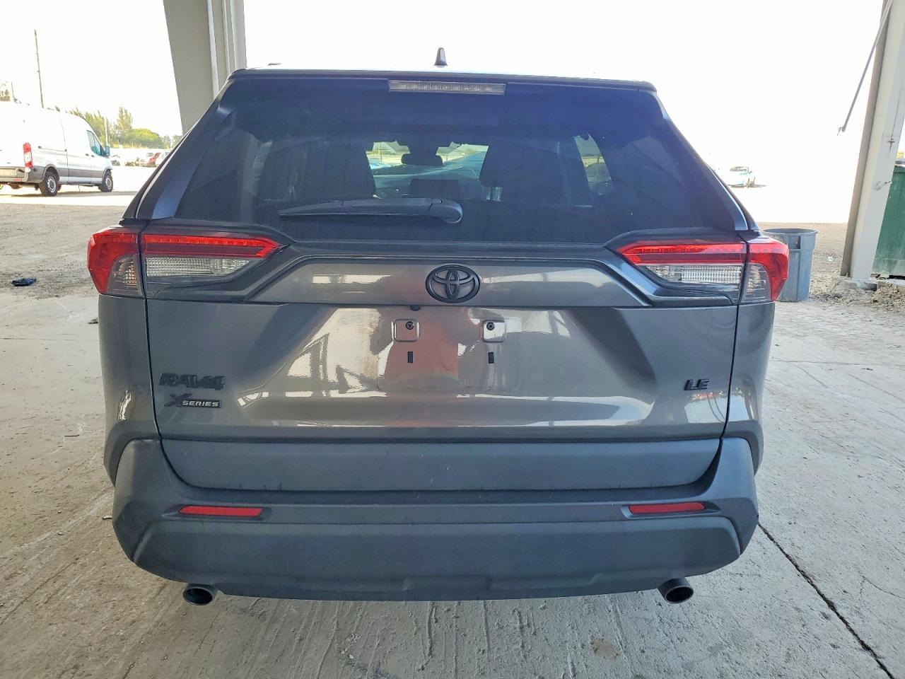 2021 Toyota Rav4 Le - Фото 6