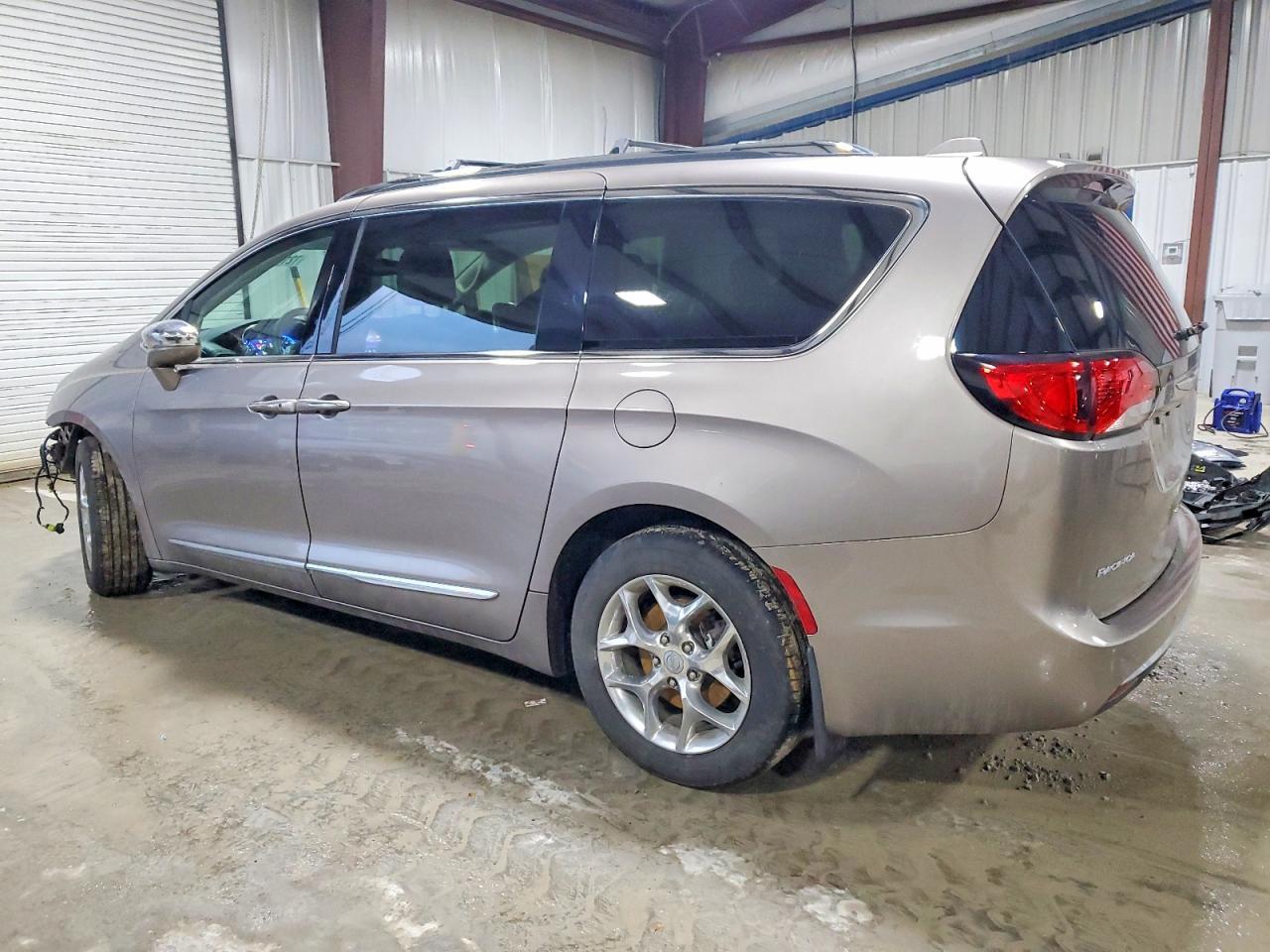 2017 Chrysler Pacifica Limited - Фото 2