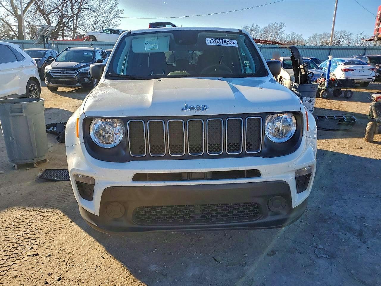2023 Jeep Renegade Latitude - Image 5