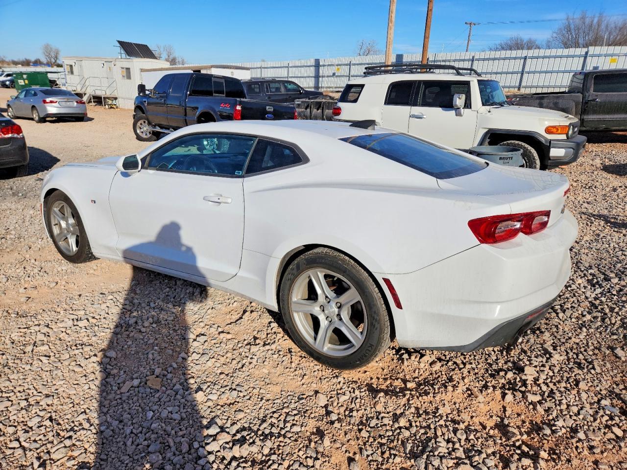 2019 Chevrolet Camaro Ls - Фото 2