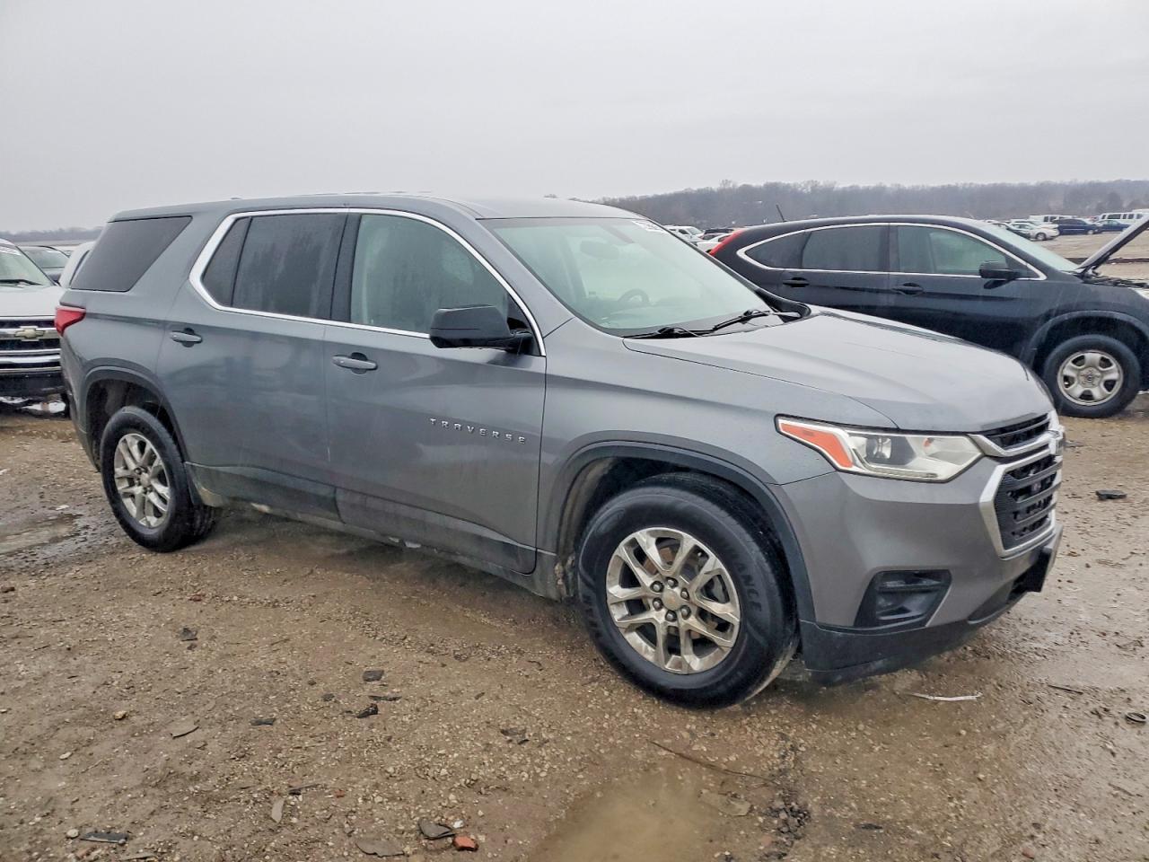 2019 Chevrolet Traverse Ls - Image 4