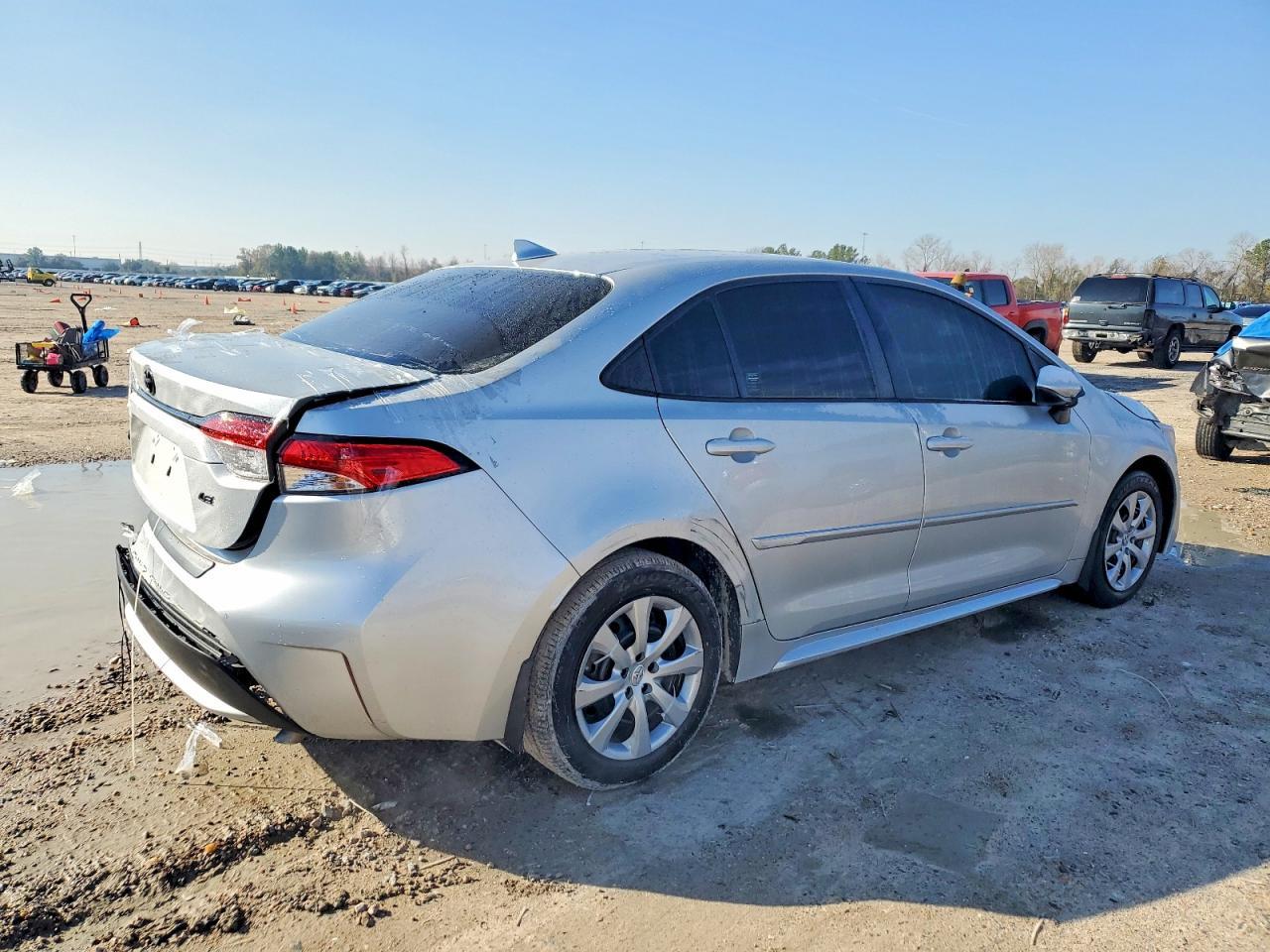 2022 Toyota Corolla Le - Фото 3