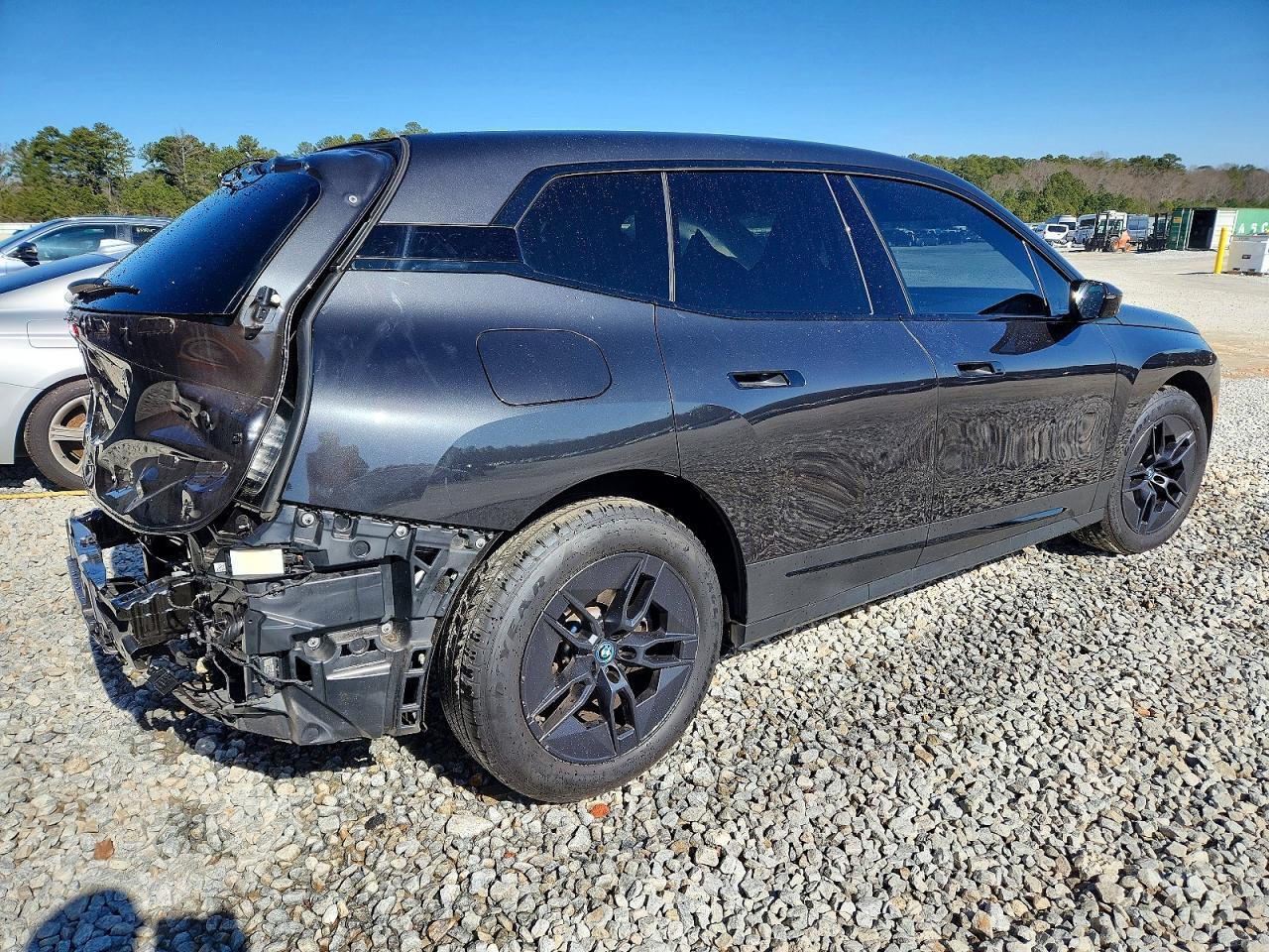 2023 BMW Ix xDrive50 - Фото 3