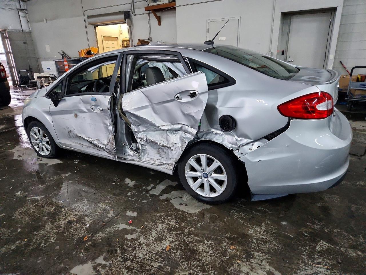 2011 Ford Fiesta Se - Image 2