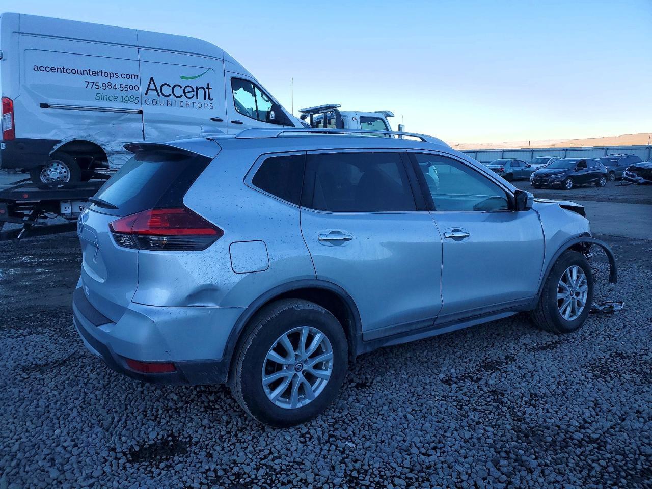 2017 Nissan Rogue S - Фото 3