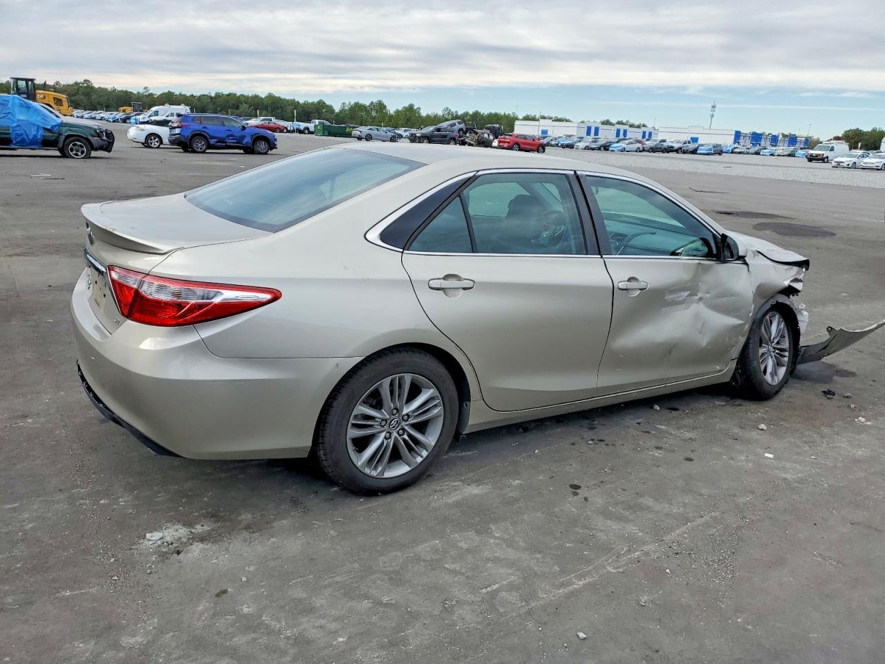 2016 Toyota Camry Le - Image 3