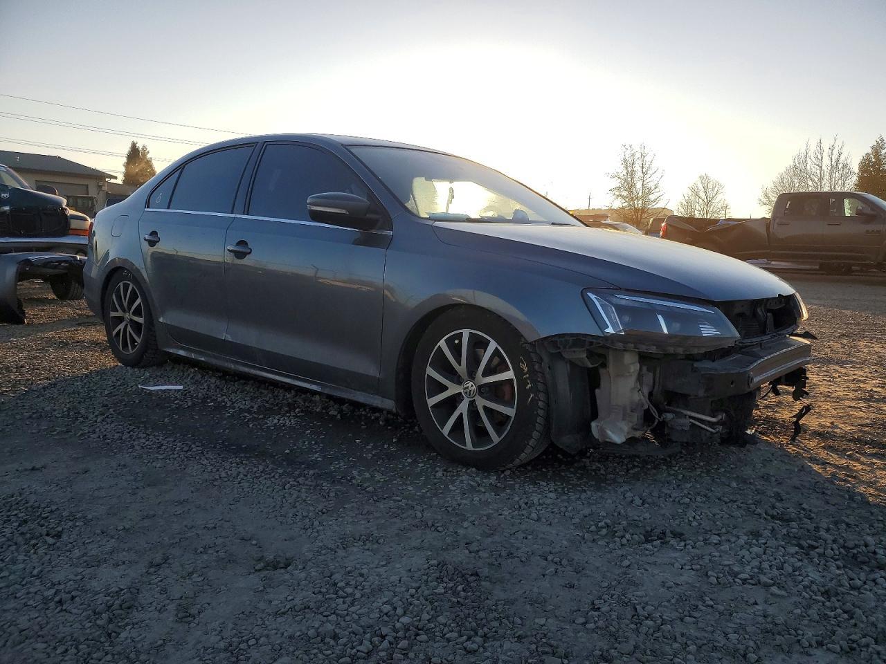 2017 Volkswagen Jetta Se - Image 4