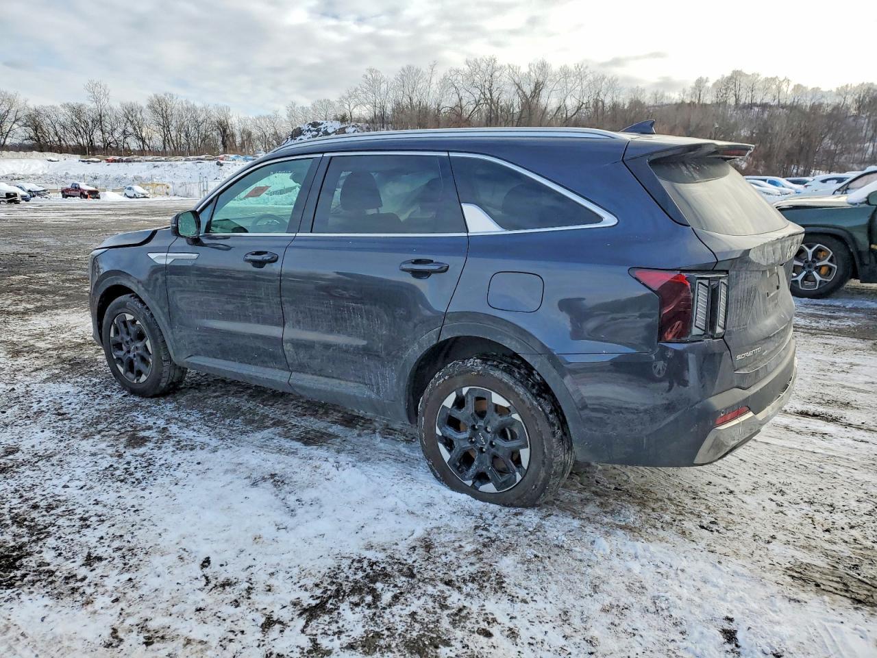 2025 Kia Sorento S - Image 2