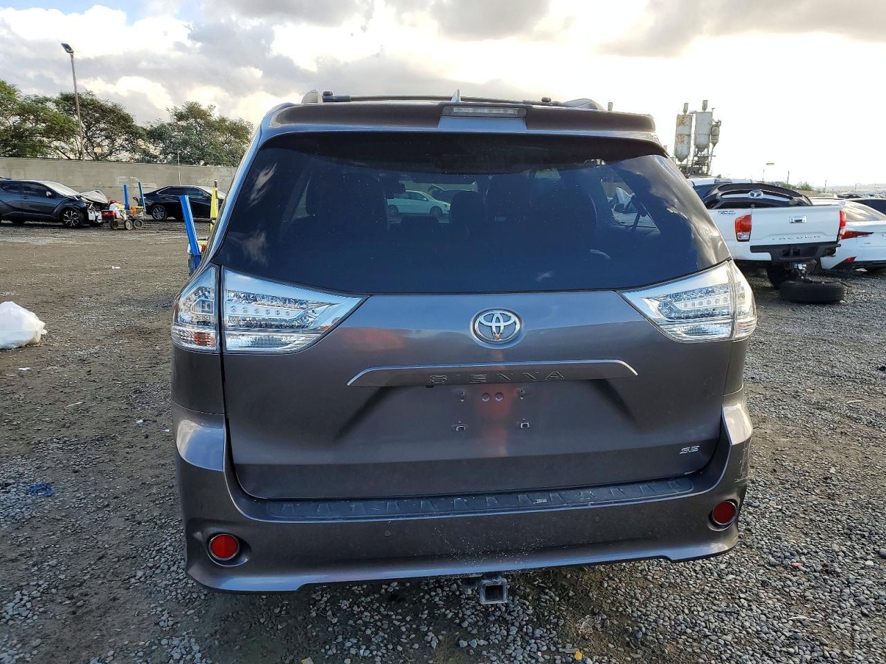 2019 Toyota Sienna Se - Фото 6
