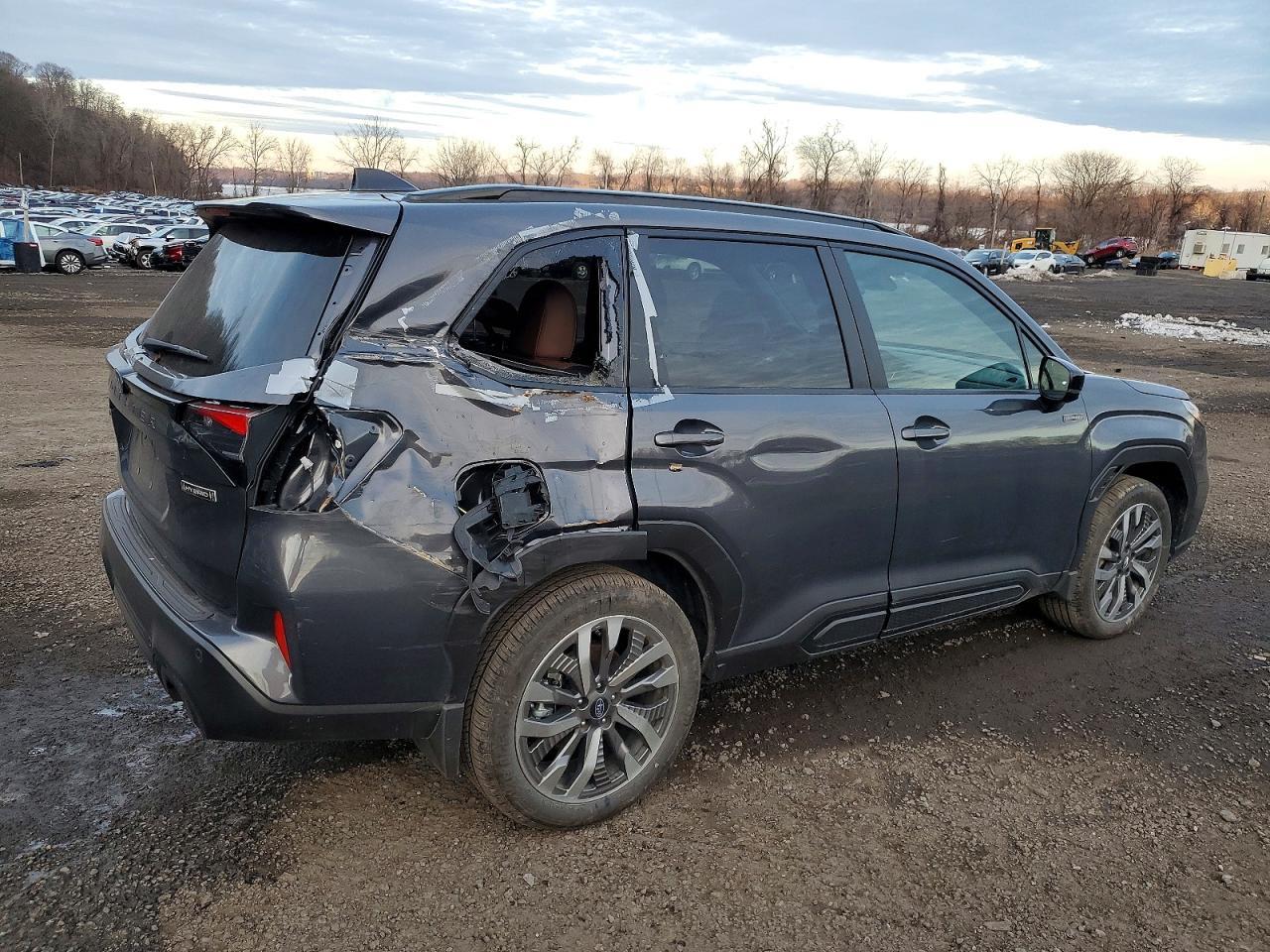 2025 Subaru Forester Touring - Фото 3
