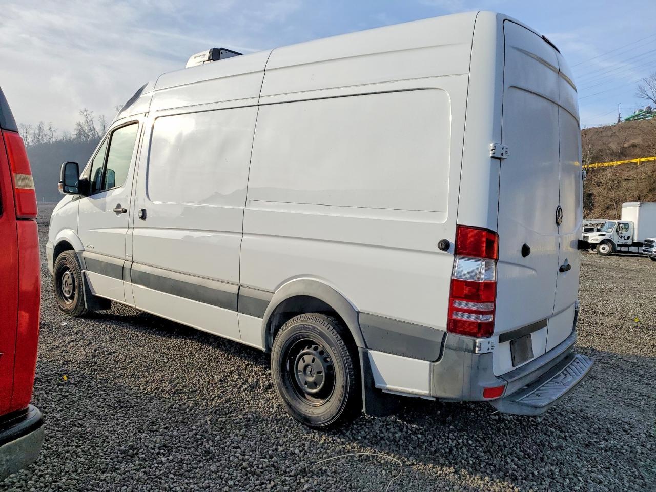 2016 Mercedes Benz Sprinter 2500 Refrigerated Delivery Van - Фото 2