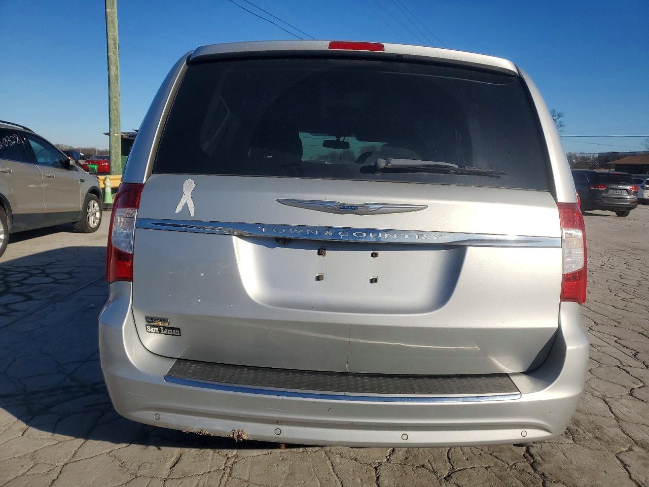2011 Chrysler Town & Country Touring - Фото 6