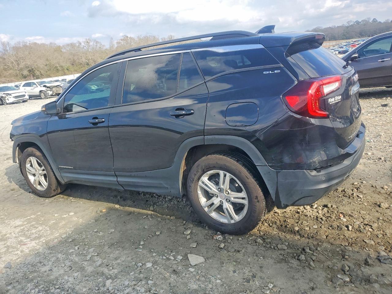 2023 GMC Terrain Sle - Image 2