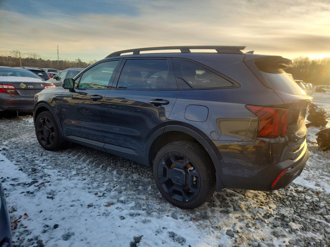 2025 Kia Sorento X-Line Sx - Image 2