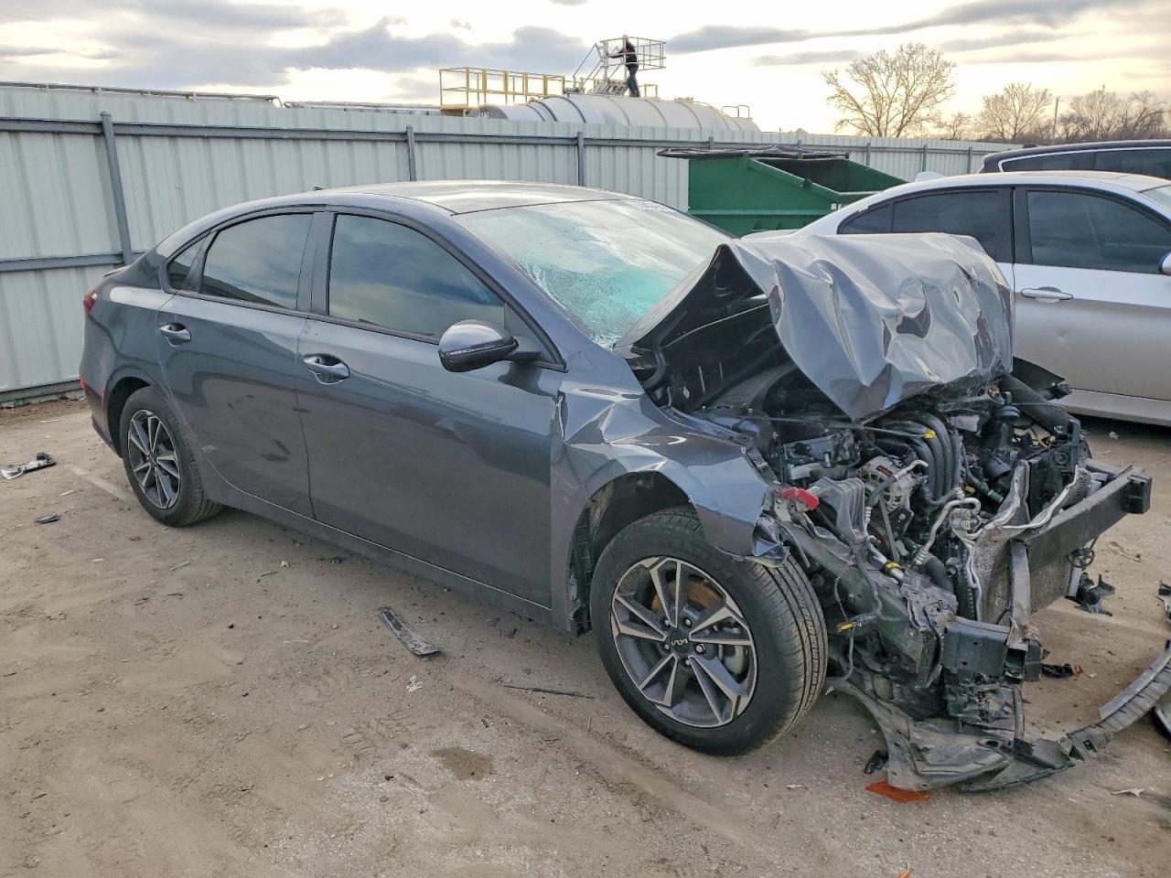 2022 Kia Forte Lxs - Фото 4