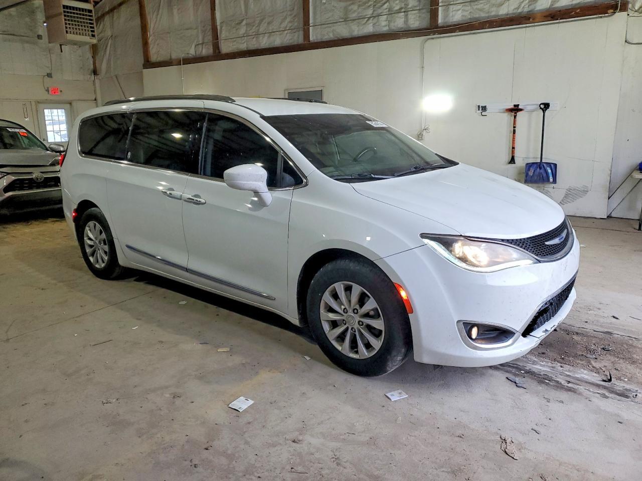 2019 Chrysler Pacifica Touring L - Image 4