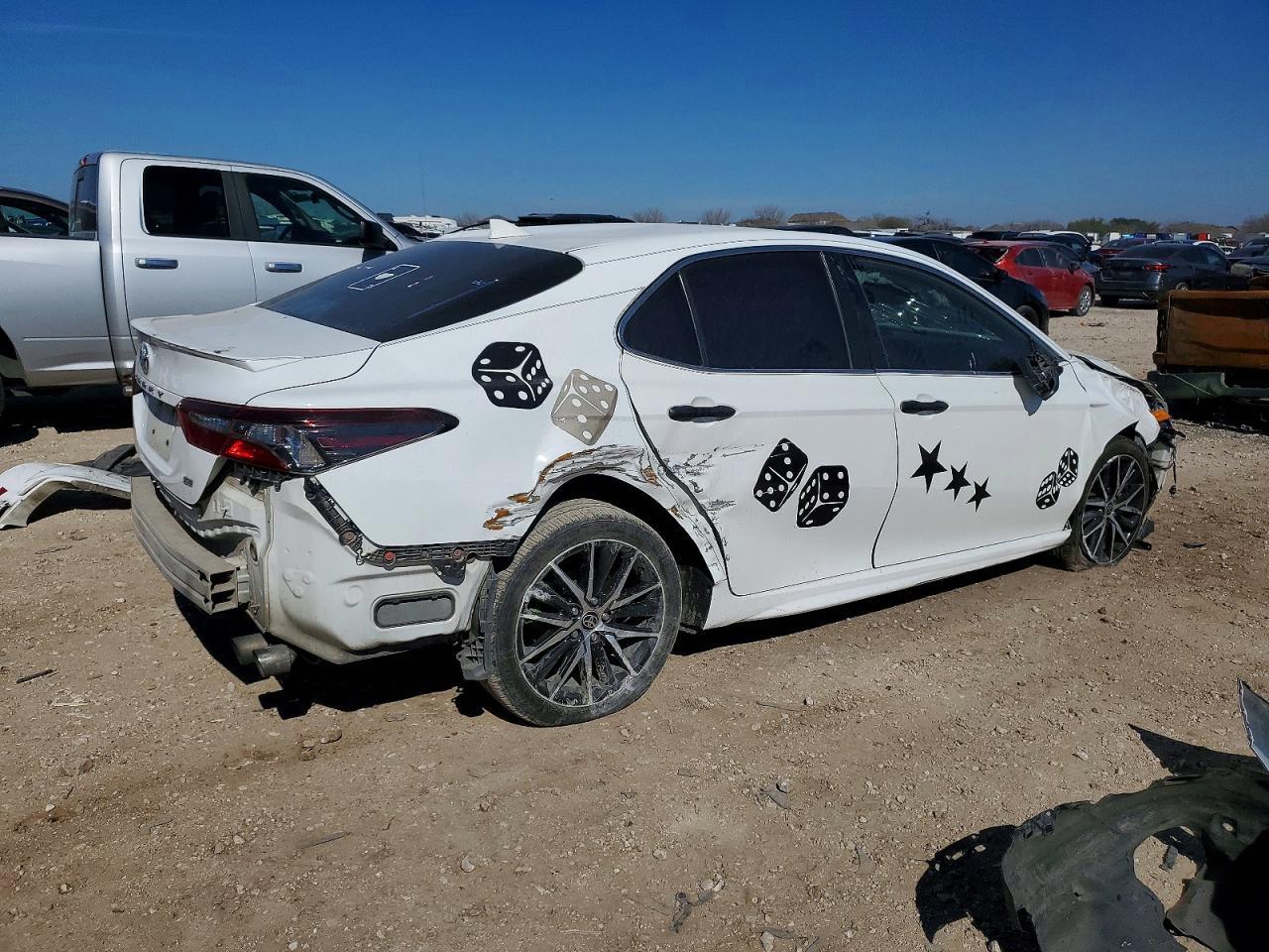 2021 Toyota Camry Se - Image 3