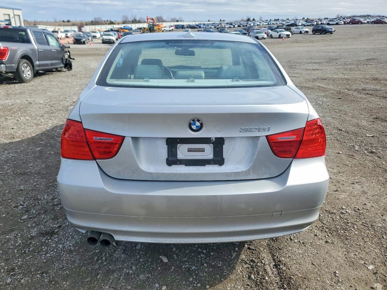 2011 BMW 328 I - Image 6
