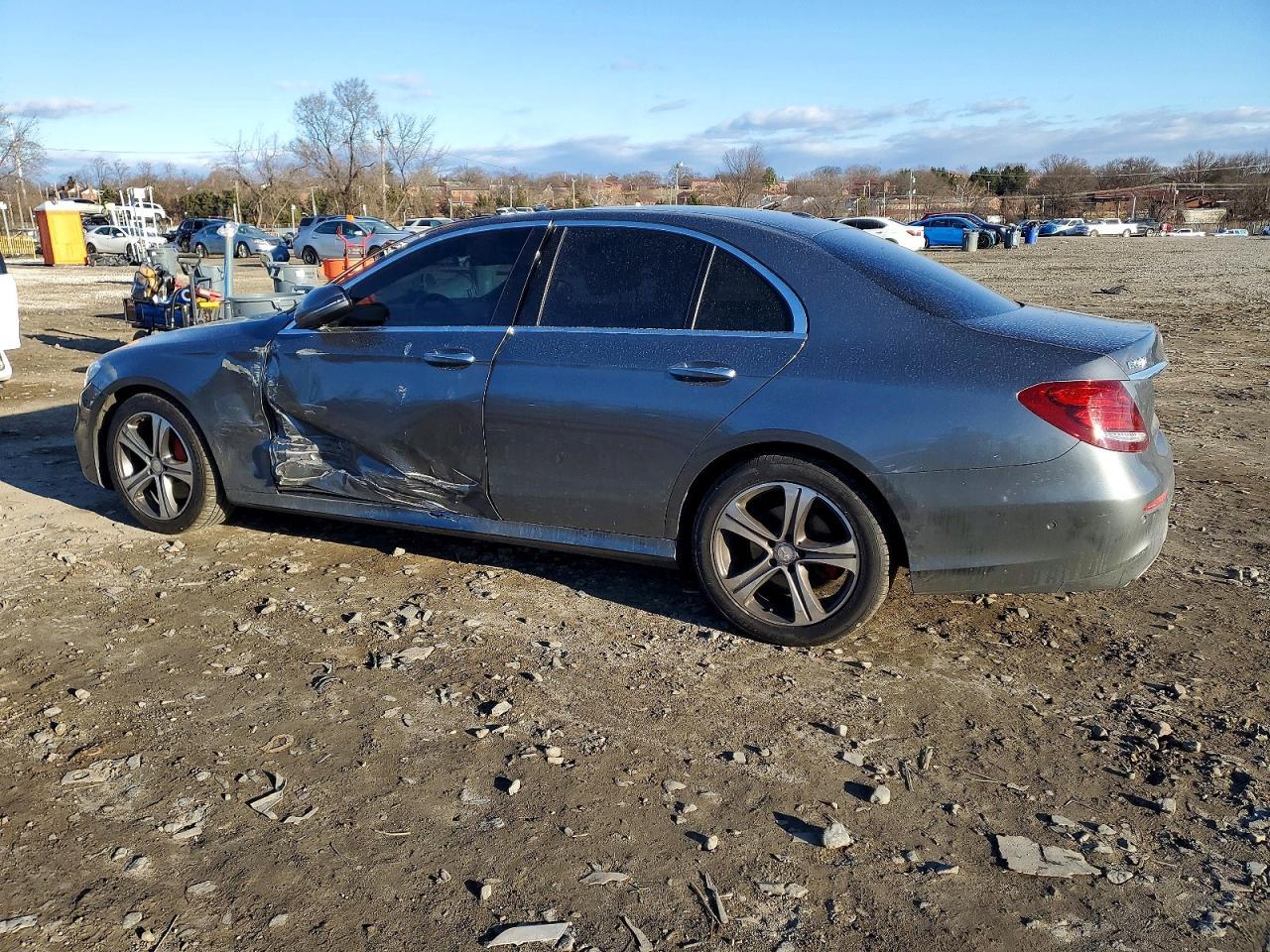 2017 Mercedes-Benz E 300 4Matic - Фото 2