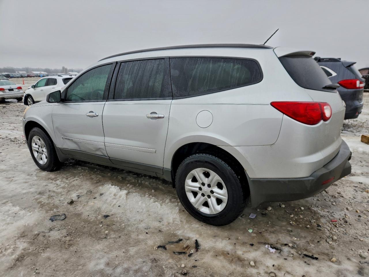 2012 Chevrolet Traverse Ls - Фото 2