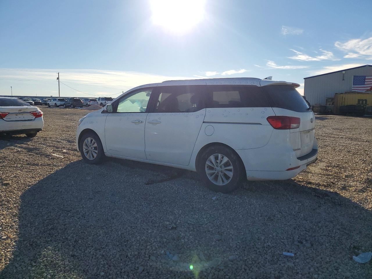 2017 Kia Sedona Lx - Image 2