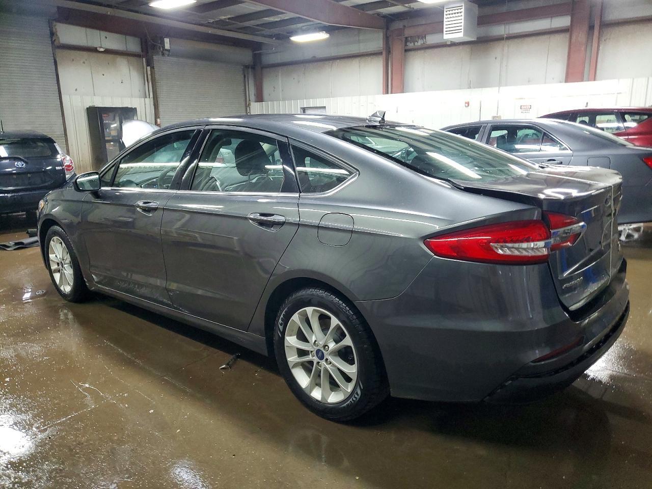 2020 Ford Fusion Se - Image 2