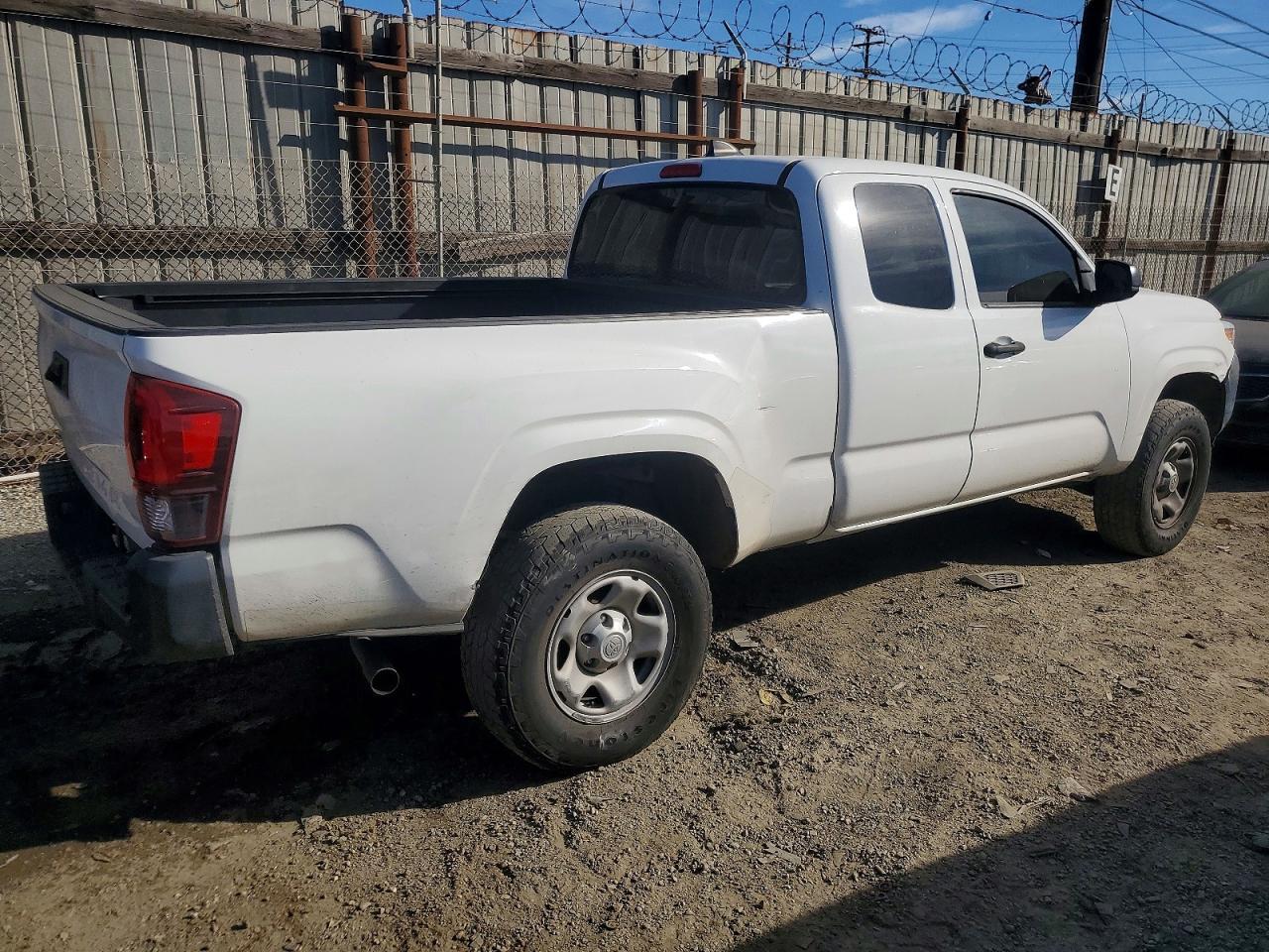 2020 Toyota Tacoma Sr - Фото 3