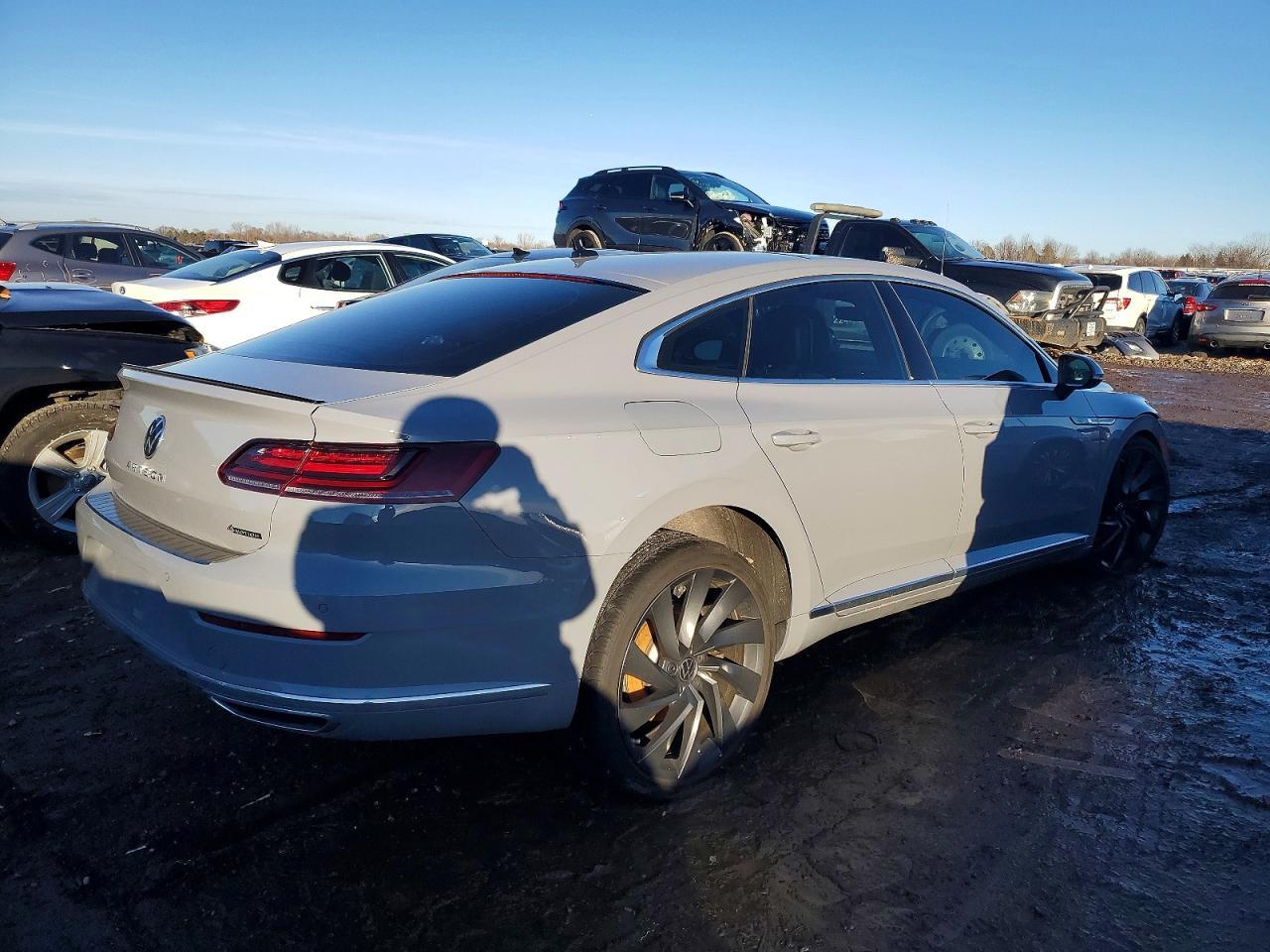 2023 Volkswagen Arteon Sel R-Line - Image 3