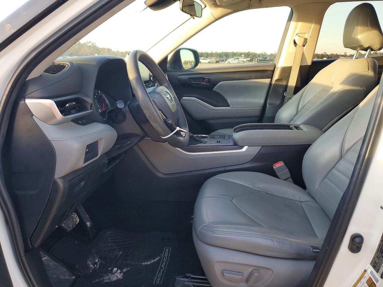 2020 Toyota Highlander L - Image 7