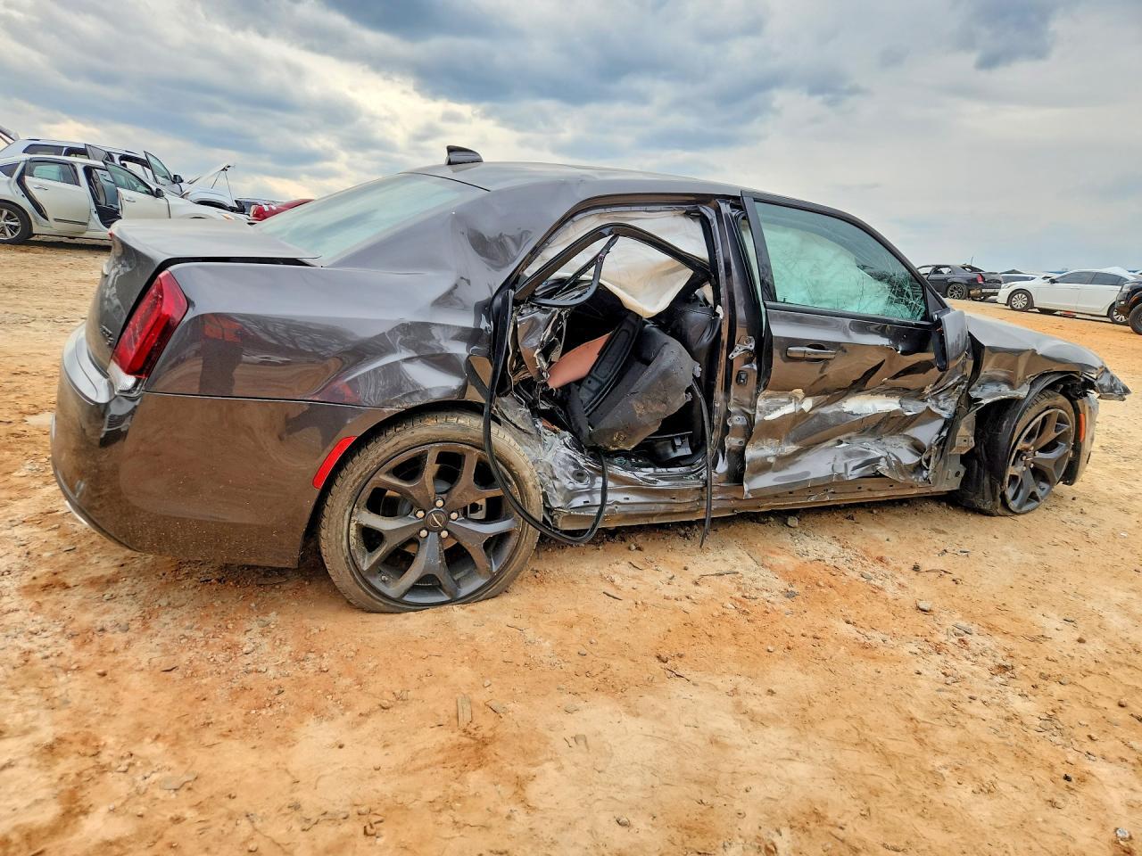 2023 Chrysler 300 S - Фото 3