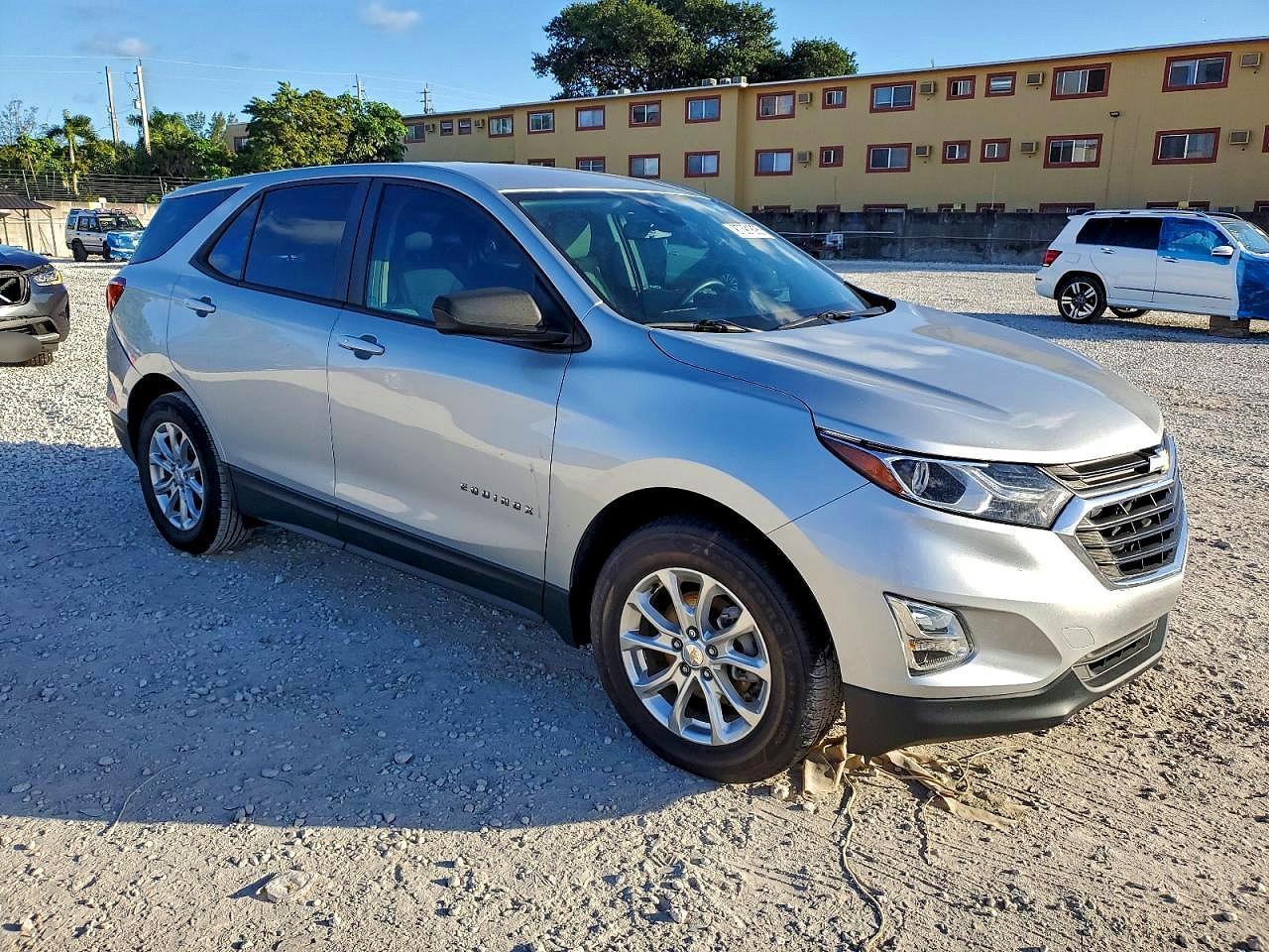 2021 Chevrolet Equinox Ls - Фото 4