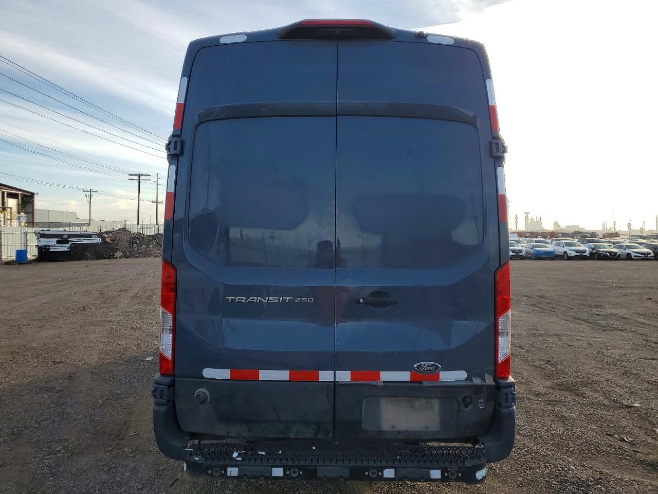 2020 Ford Transit T-250 Cargo ** R & D * Cln Title * Pri Fleet ** - Image 6