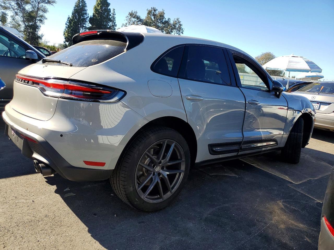 2025 Porsche Macan Base - Фото 3