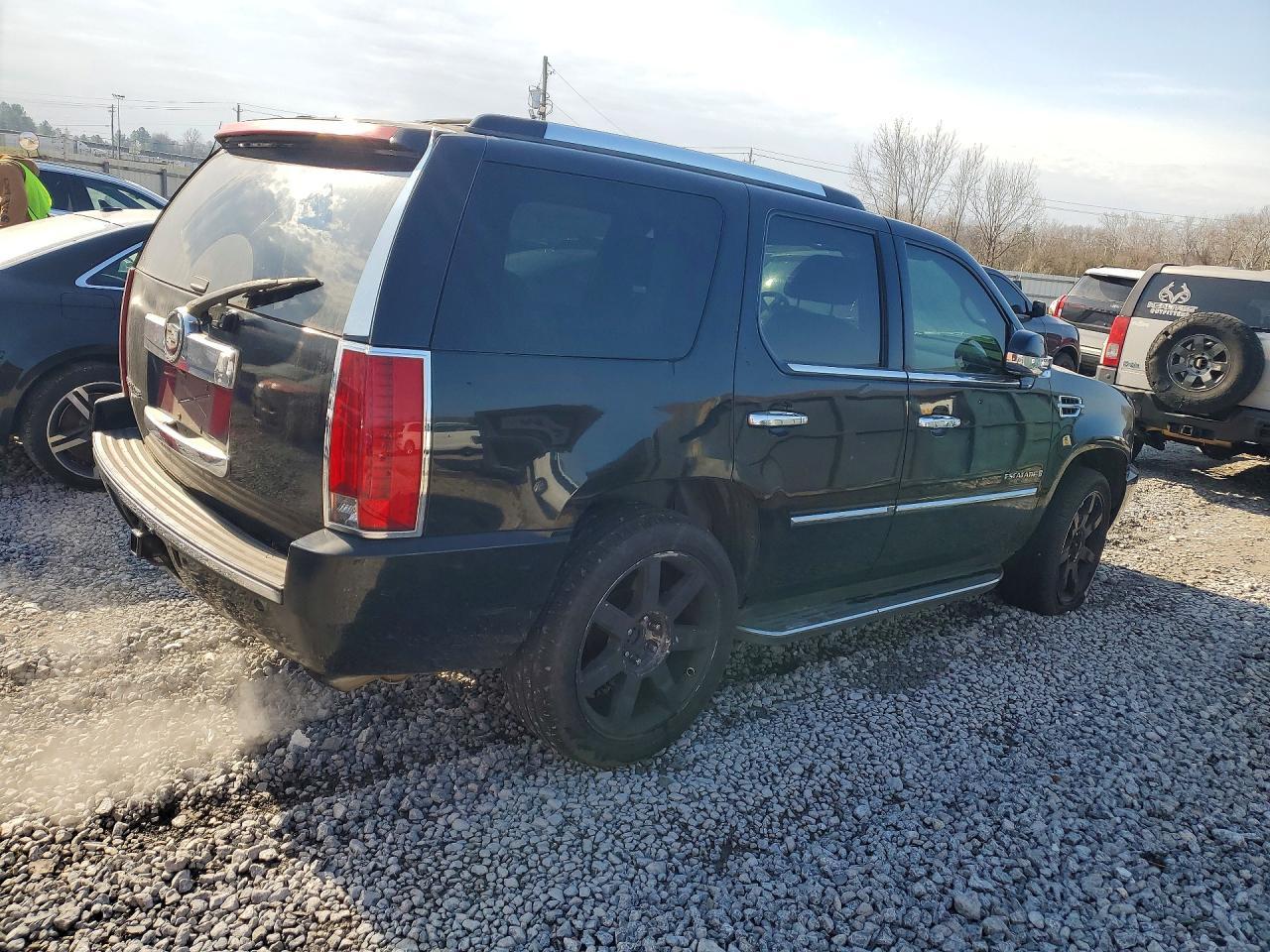 2007 Cadillac Escalade Luxury - Image 3