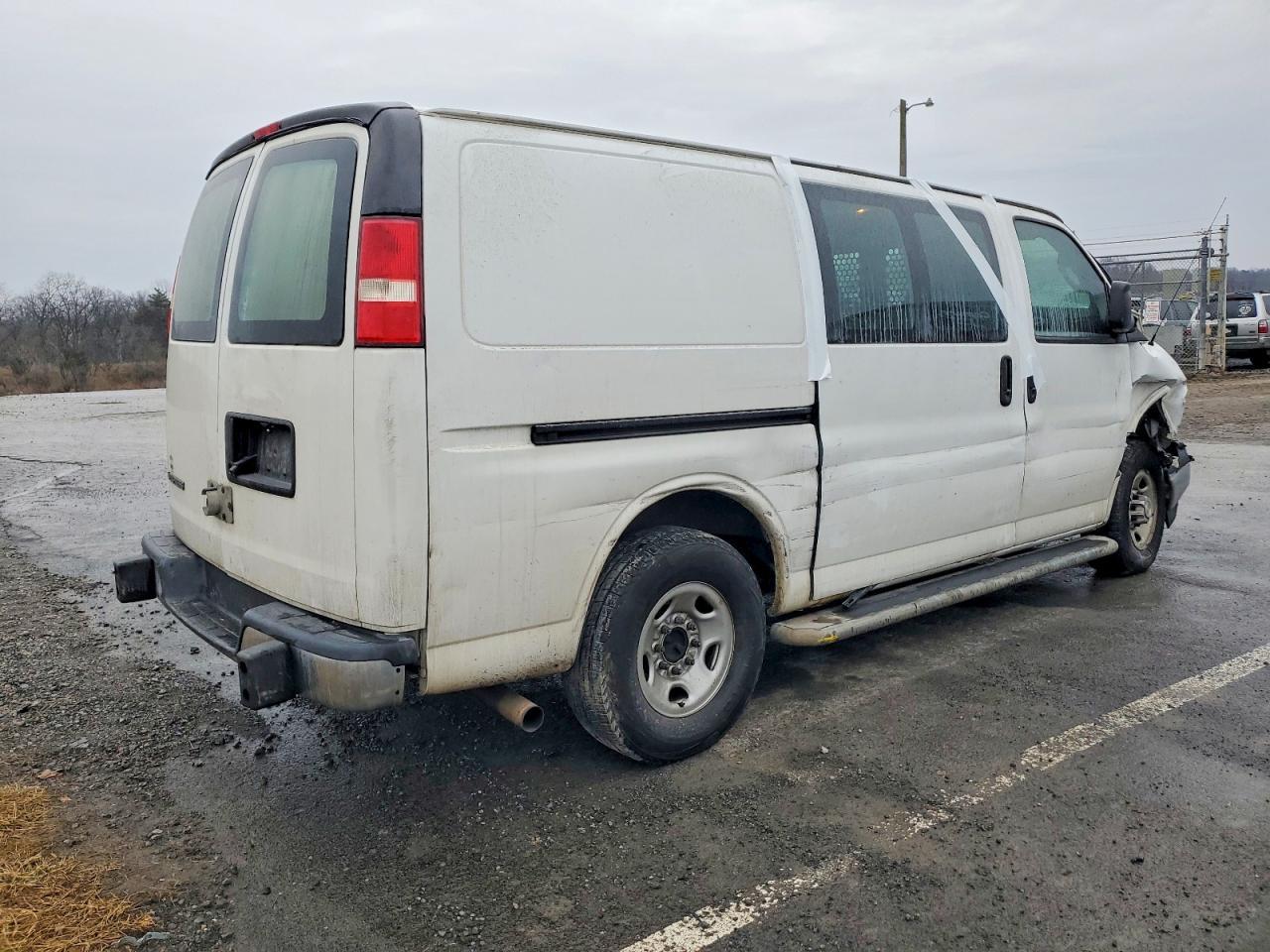 2018 Chevrolet Express 2500 Utility / Service Van - Фото 3