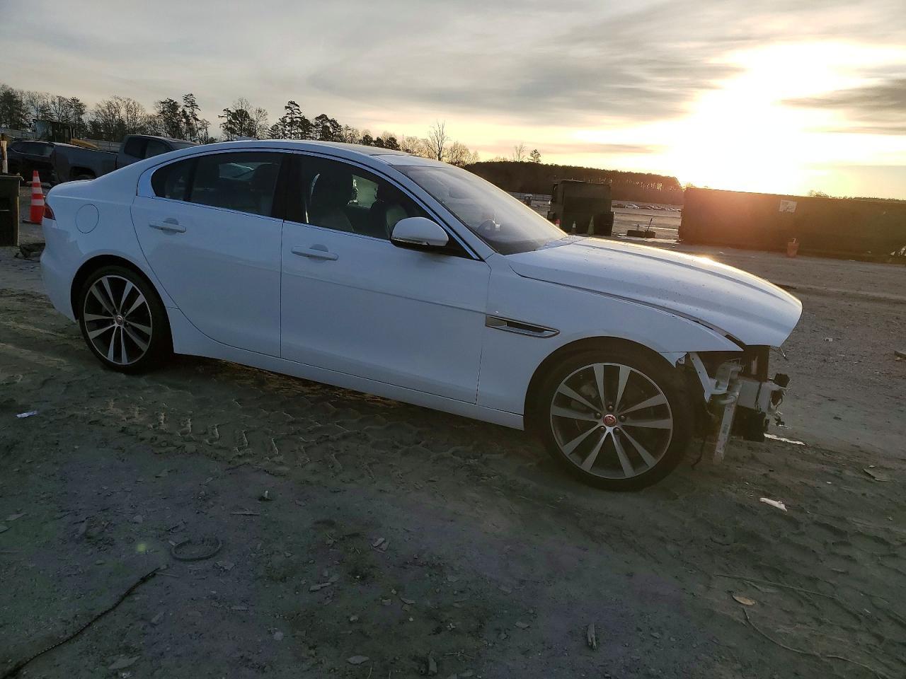 2020 Jaguar Xe S - Image 4