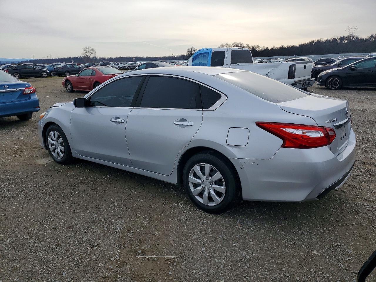 2016 Nissan Altima 2.5 - Image 2