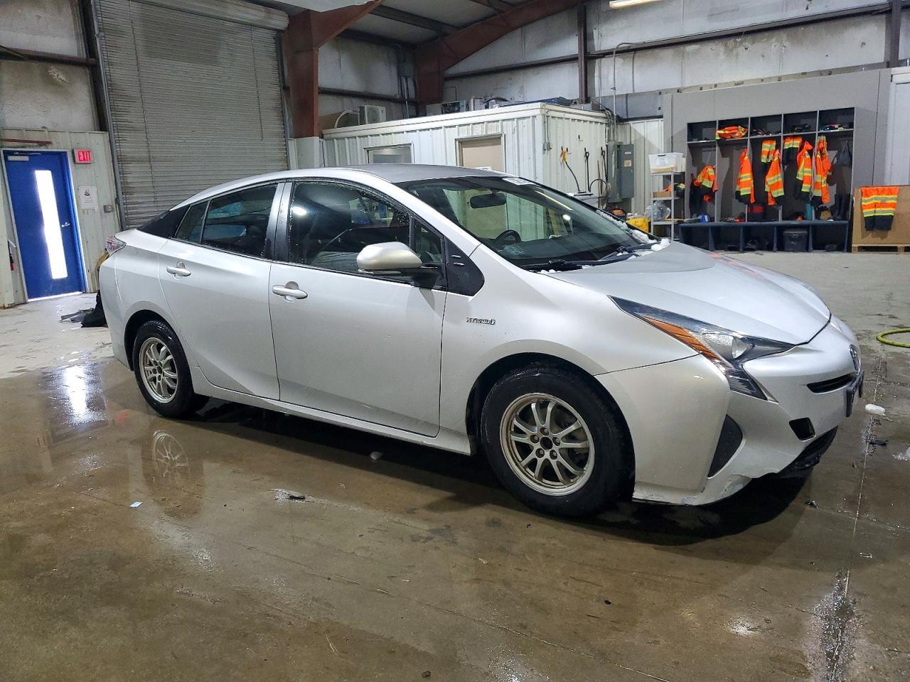 2016 Toyota Prius - Фото 4