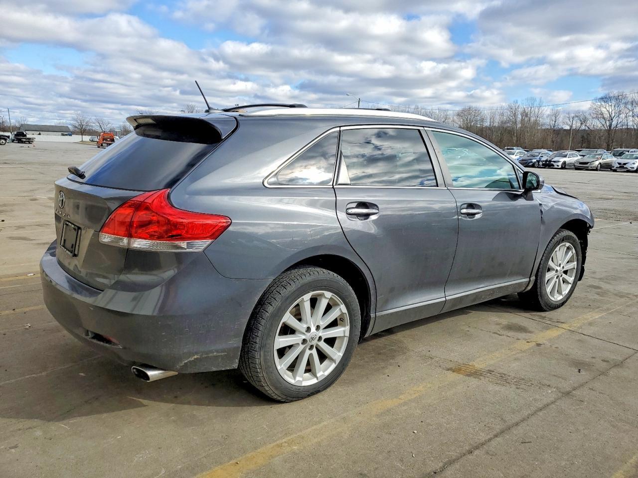 2010 Toyota Venza - Фото 3
