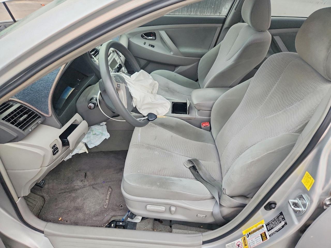 2011 Toyota Camry Le - Image 7