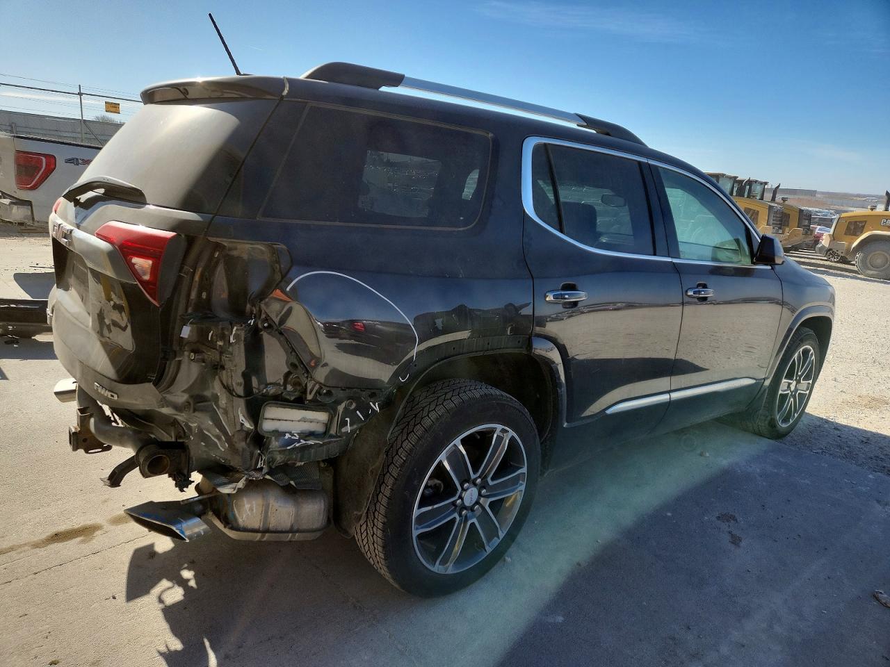 2018 GMC Acadia Denali - Image 3