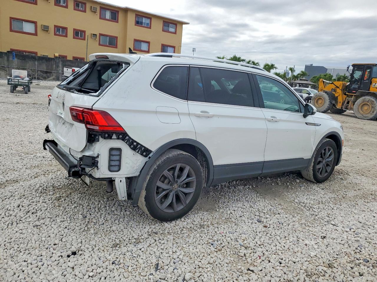 2022 Volkswagen Tiguan Se - Image 3