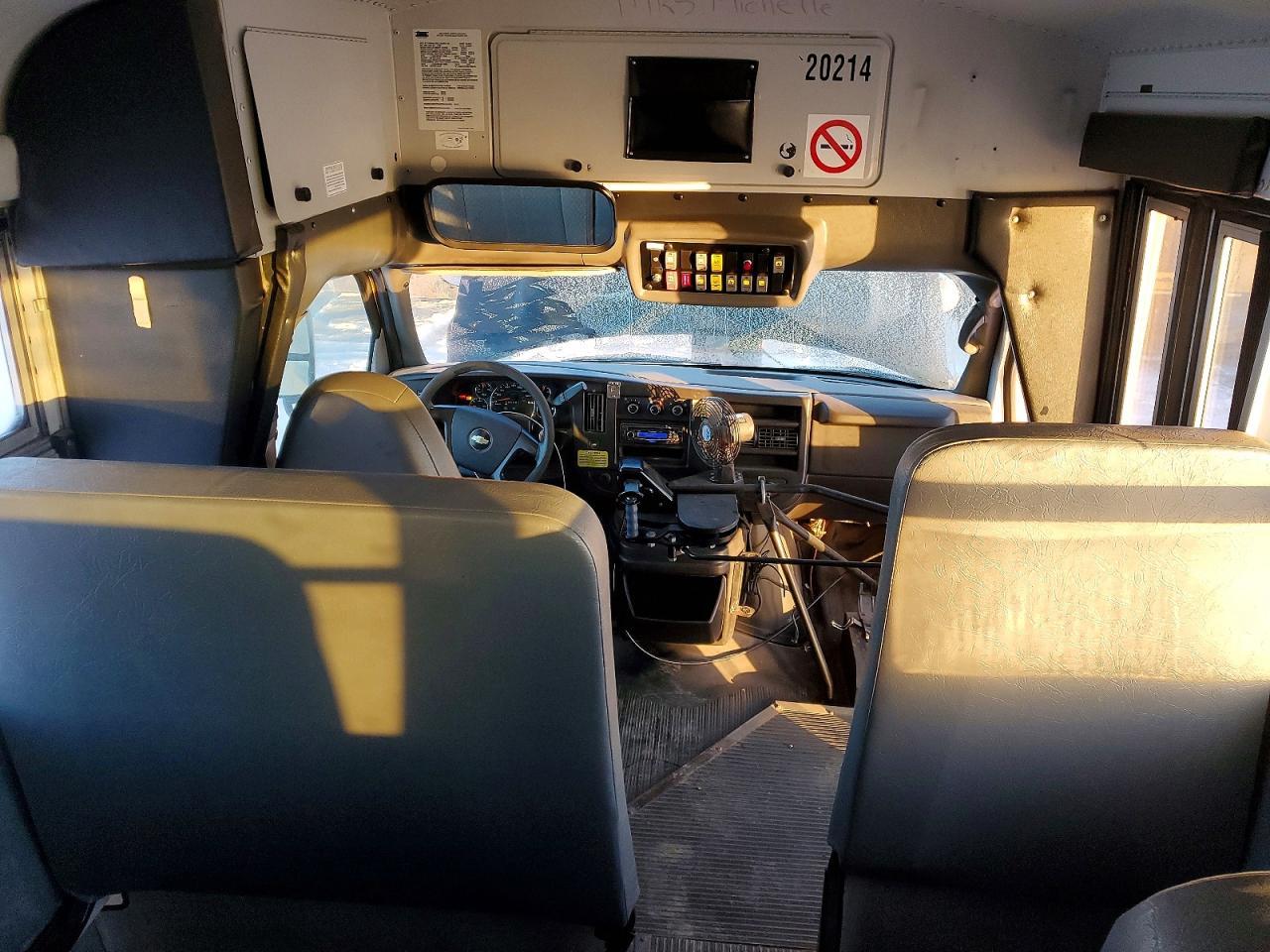 2010 Chevrolet Express G3 - School Bus - Image 5